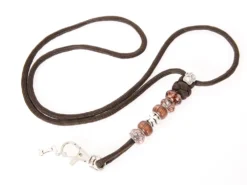 Mein Braunes Pfeifenband Mit Schmucksteinen