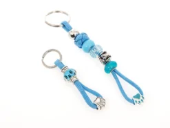 Mein Hellblauer Schlüsselanhänger Mit Schmucksteinen