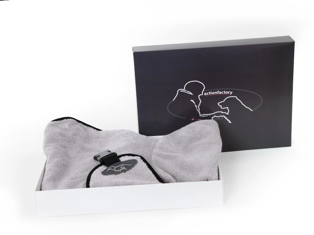 Dryup Cape Royal Hundebademantel Silver Micro Cotton 4 Dryup Cape Royal Hundebademantel Silver Micro Cotton – Bild 2