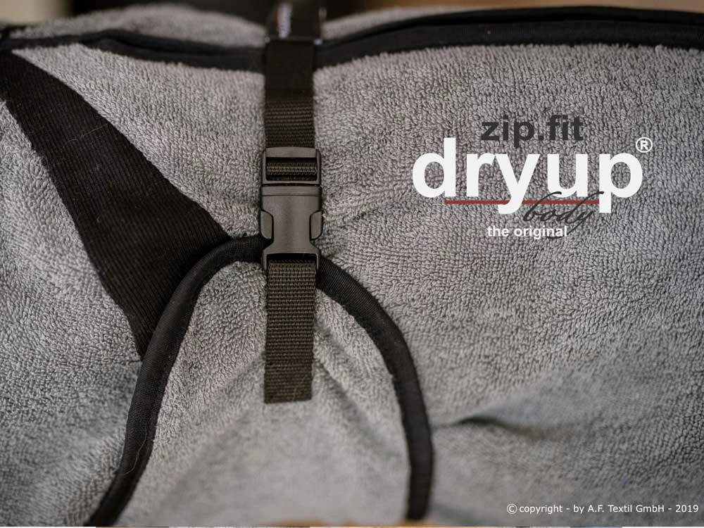 Dryup Body Zip.fit Hundebademantel Anthrazit 9 Dryup Body Zip.fit Hundebademantel Anthrazit – Bild 7