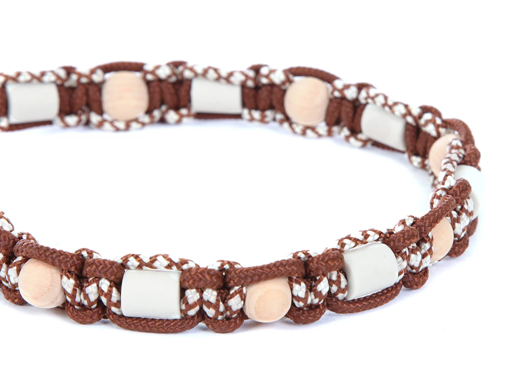HundeNerd® GuteVibes EM-Halsband Zirbenholz Braun 4 HundeNerd® GuteVibes EM-Halsband Zirbenholz Braun – Bild 2